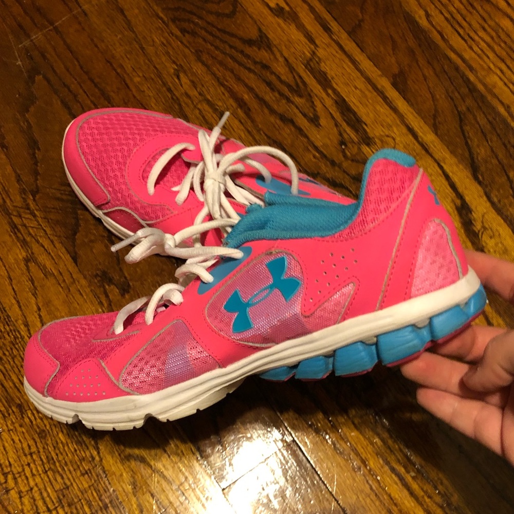 Under Armour size 9 tennis shoes